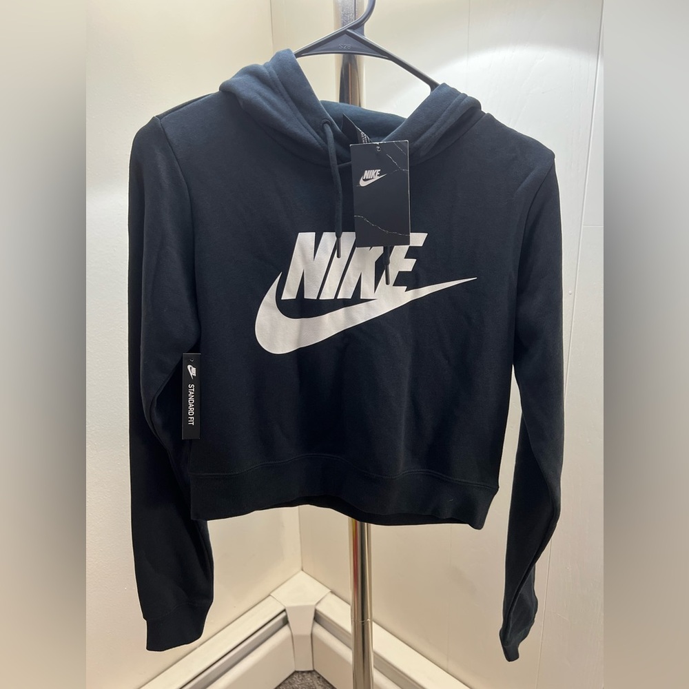 NIKE NSW RALLY CROPPED HOODIE
SIZE XS